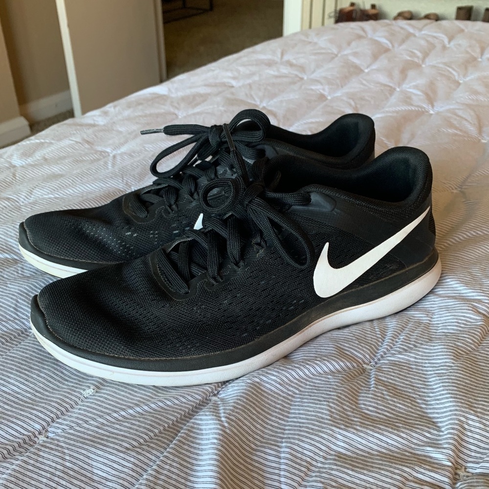Black Nike Flex 2016 Run - Size 10